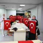 kursiyerler-cumhuriyet-bayrami-oncesinde-bayrak-dikiyor-fvXAuYvc.jpg
