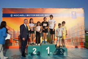 Kuşaklar Arası Bağları Güçlendi̇rmek Amacıyla 7Den 70E Atleti̇zm Pi̇sti̇nde Yarıştılar
