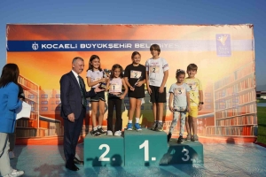 Kuşaklar Arası Bağları Güçlendi̇rmek Amacıyla 7Den 70E Atleti̇zm Pi̇sti̇nde Yarıştılar