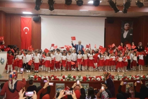 minik-ogrencilerden-cumhuriyetin-101-yilina-ozel-gosteri-tMfrSSk6.jpg