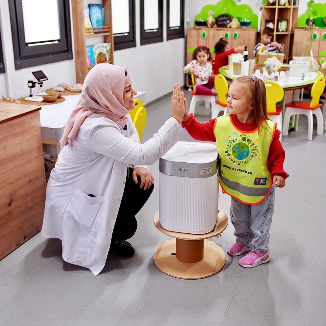 Mi̇ni̇kler Yi̇yecek Atıklarını Gübreye Dönüştürüyor