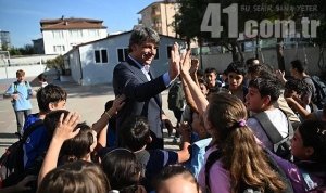 ogrencilerden-kocamana-sevgi-seli-ijifj4Lr.jpg