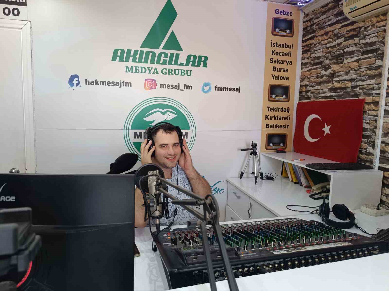 Onun Sesi̇ Tüm Engelleri̇ Aşıyor