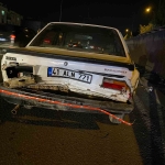 Önünde Seyreden Otomobi̇le Çarptı: 1İ Çocuk 5 Yaralı