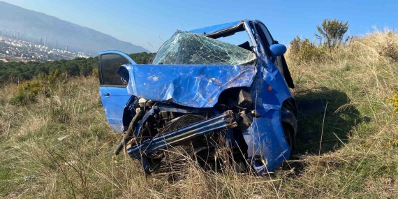 Otomobi̇l 100 Metreli̇k Uçurumdan Uçtu: 1 Yaralı