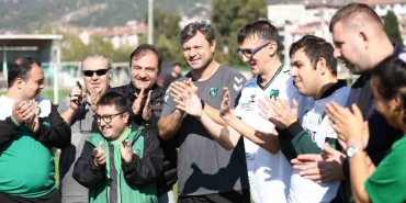 ozel-cocuklar-kocaelispor-futbolculariyla-bir-araya-geldi-lBldmcdq.jpg