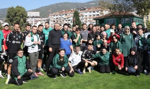ozel-cocuklardan-kocaelispora-ozel-ziyaret-Wfdv4nWE.jpg