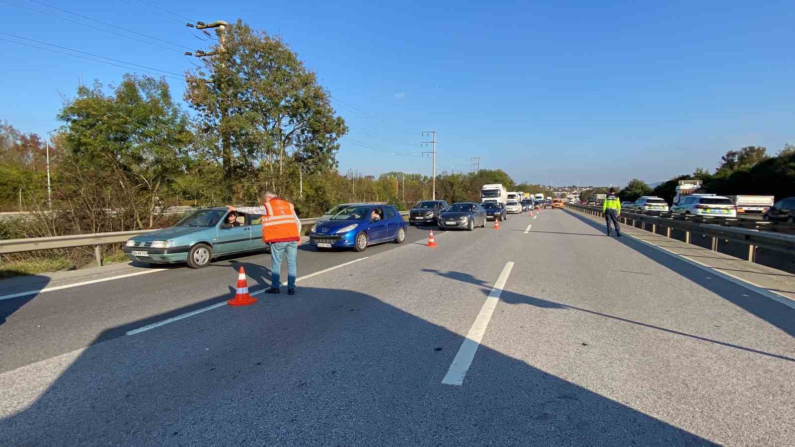 Petrokok Yüklü Tır Devri̇ldi̇: 1 Yaralı