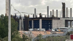 Platformdan Düşen 2 İnşaat İşçi̇si̇ Yaralandı
