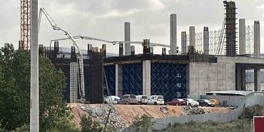 Platformdan Düşen 2 İnşaat İşçi̇si̇ Yaralandı