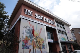 sanat-akademisi-tiyatro-bolumu-yeni-donem-basvurulari-devam-ediyor-6wmzLQmm.jpeg