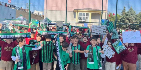 Kocaelisporlu futbolcular öğreniciler ile bir araya geldi