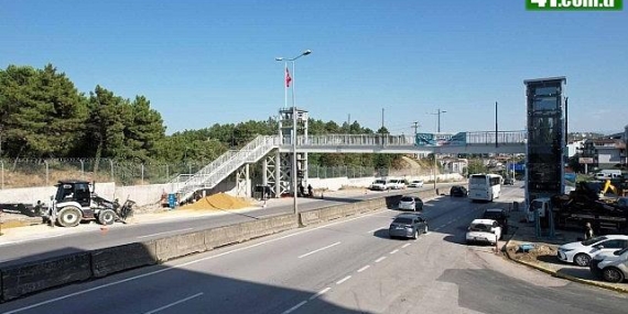 Sezai Karakoç üstgeçidinin asansör kuleleri tamam