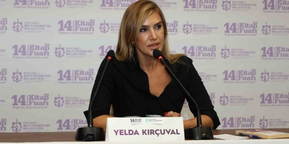 “Sosyal medya bizi dibine kadar kandırıyor”