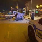 Takla Atan Otomobi̇ldeki̇ 3 Ki̇şi̇ Yaralandı