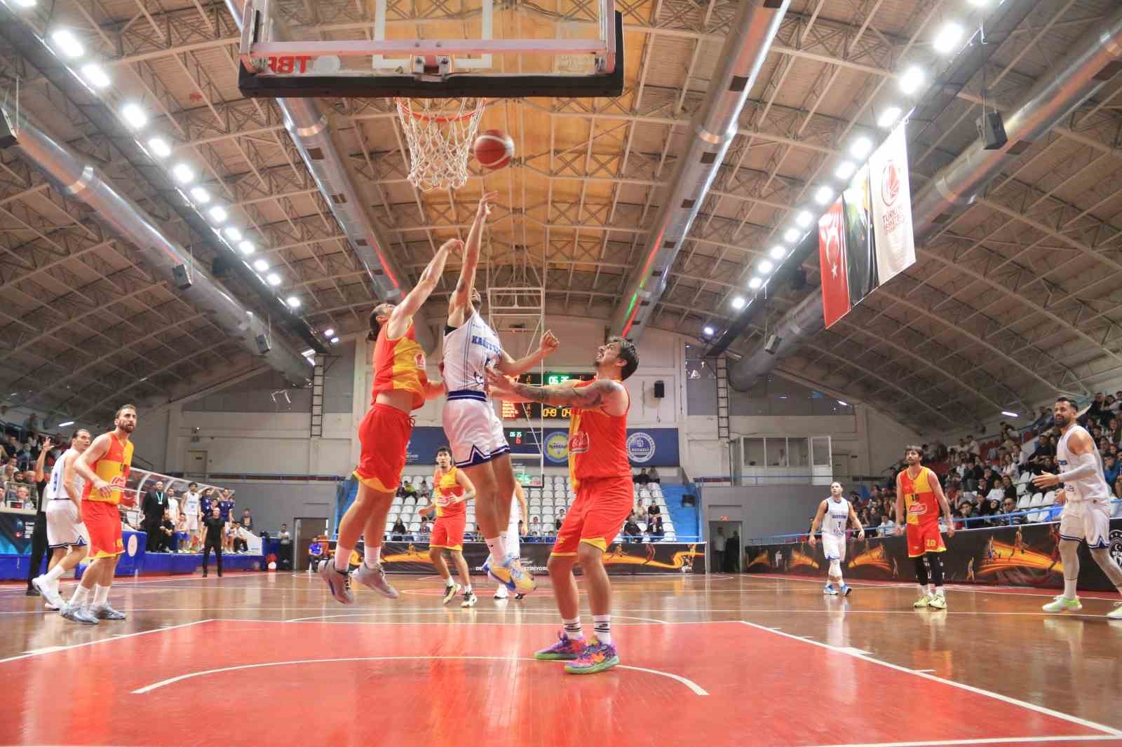 Tb2L: Kocaeli̇ Bşb Kağıtspor: 58 - Göztepe: 54