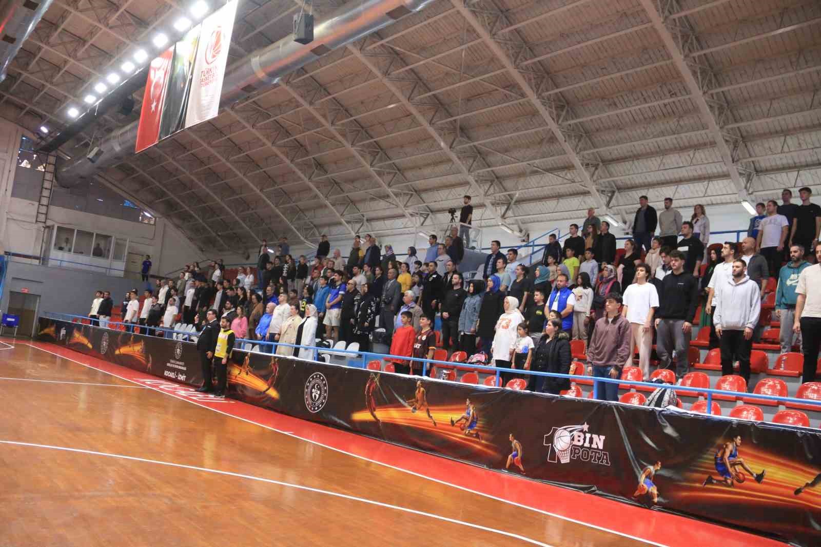 Tb2L: Kocaeli̇ Bşb Kağıtspor: 58 - Göztepe: 54