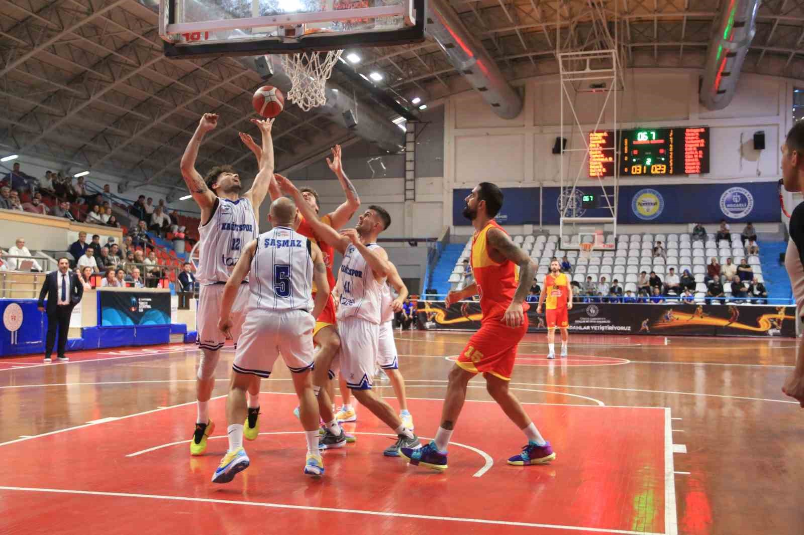 Tb2L: Kocaeli̇ Bşb Kağıtspor: 58 - Göztepe: 54