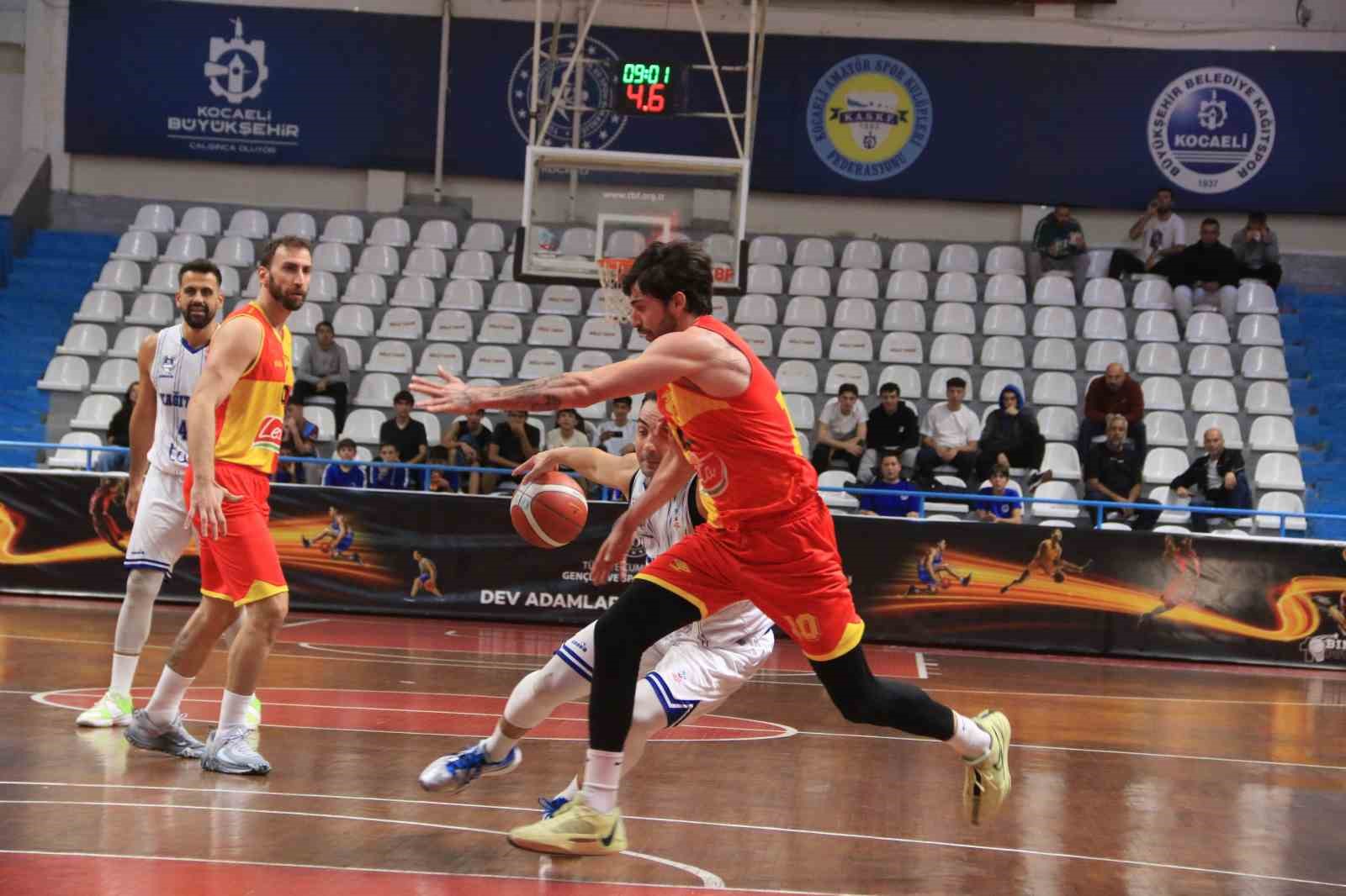 Tb2L: Kocaeli̇ Bşb Kağıtspor: 58 - Göztepe: 54