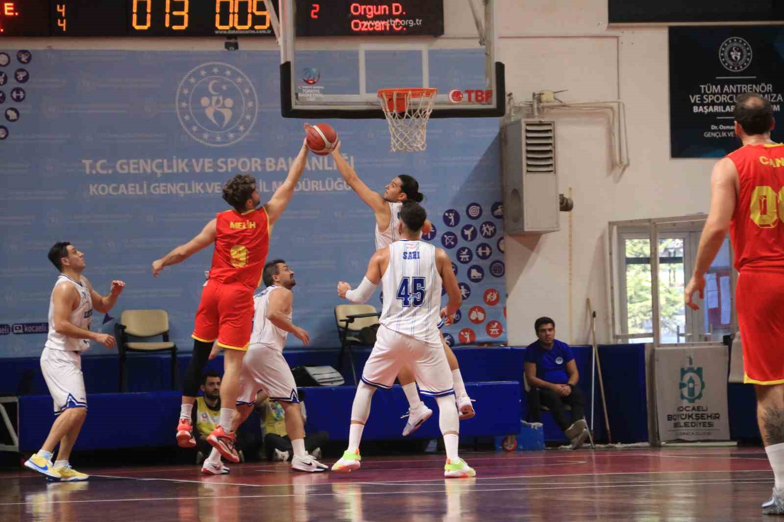 Tb2L: Kocaeli̇ Bşb Kağıtspor: 58 - Göztepe: 54