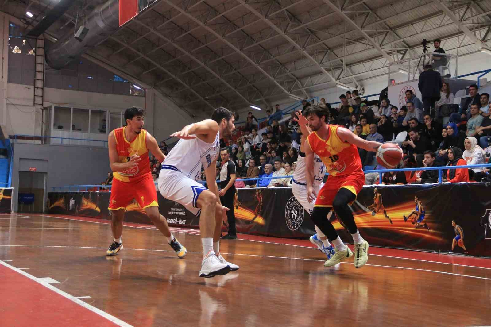 Tb2L: Kocaeli̇ Bşb Kağıtspor: 58 - Göztepe: 54