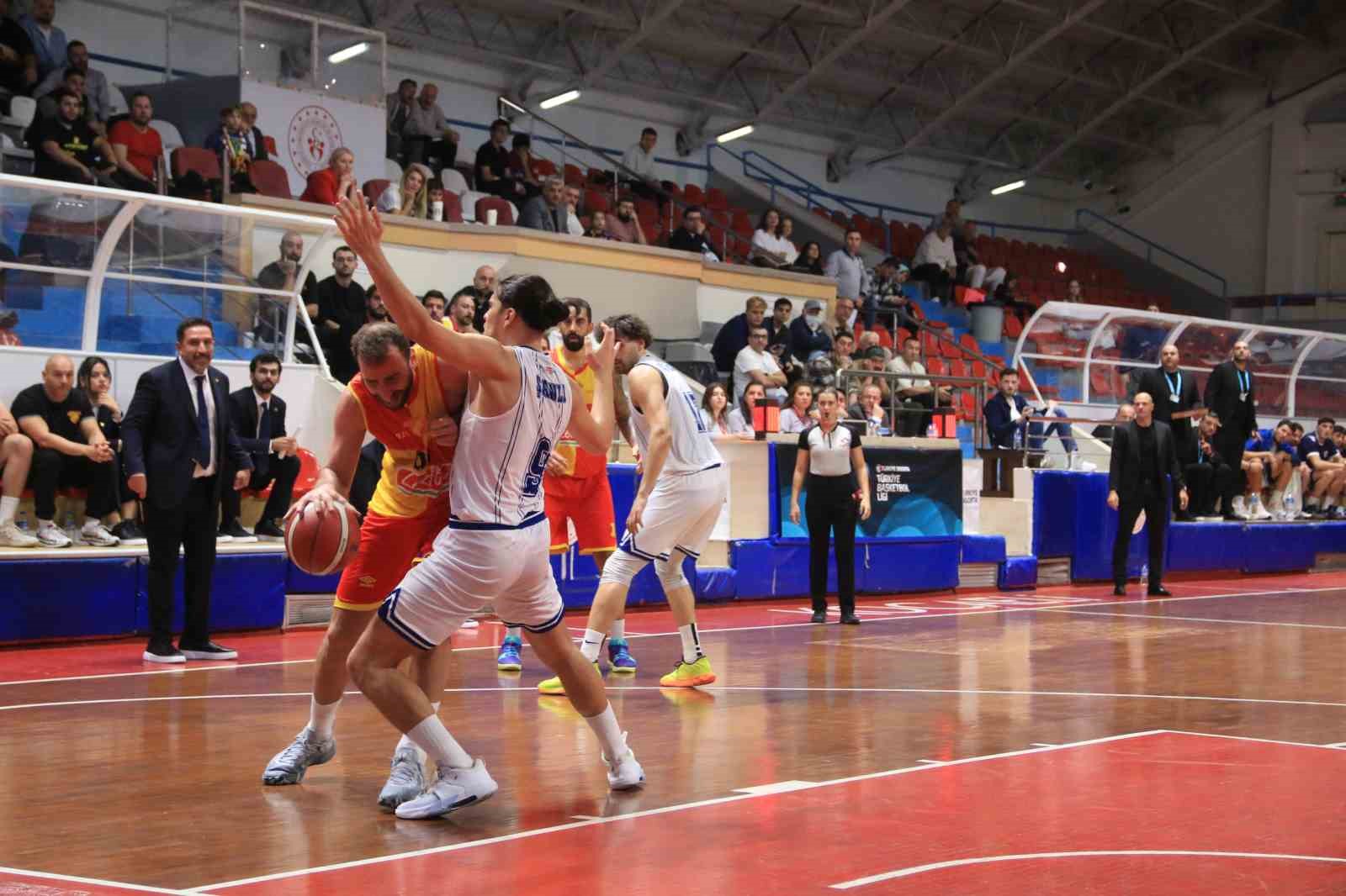 Tb2L: Kocaeli̇ Bşb Kağıtspor: 58 - Göztepe: 54