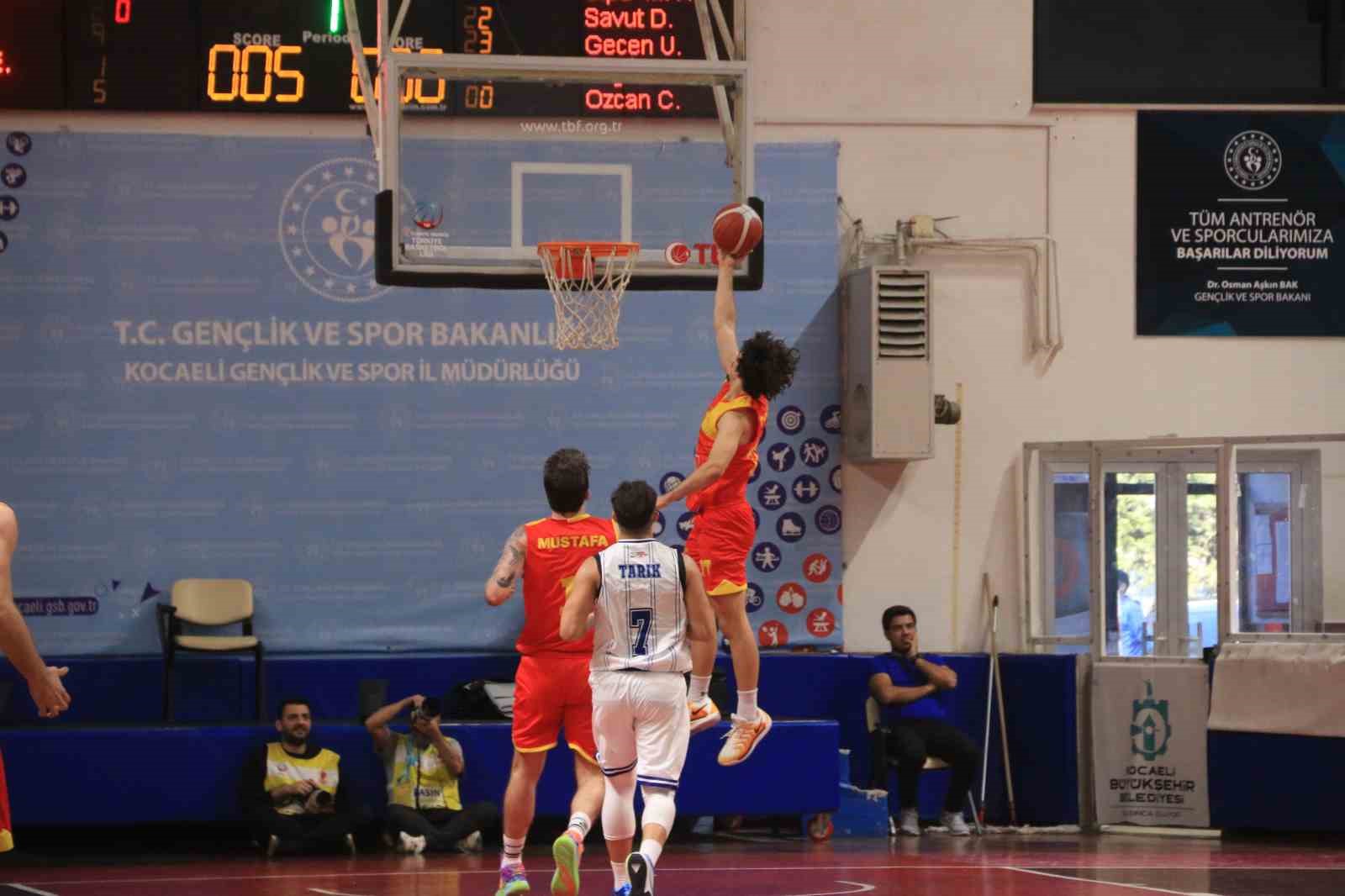 Tb2L: Kocaeli̇ Bşb Kağıtspor: 58 - Göztepe: 54
