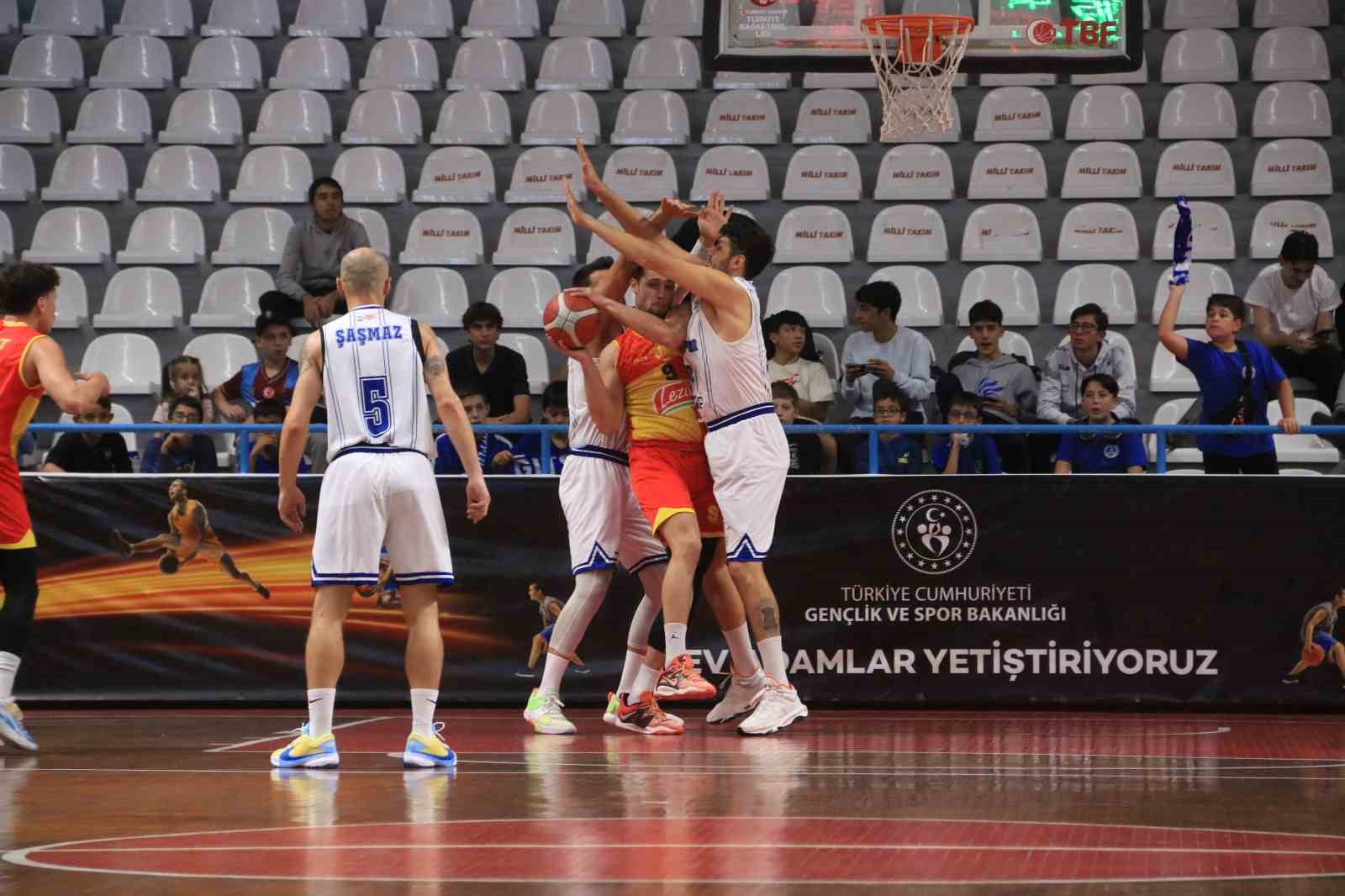 Tb2L: Kocaeli̇ Bşb Kağıtspor: 58 - Göztepe: 54