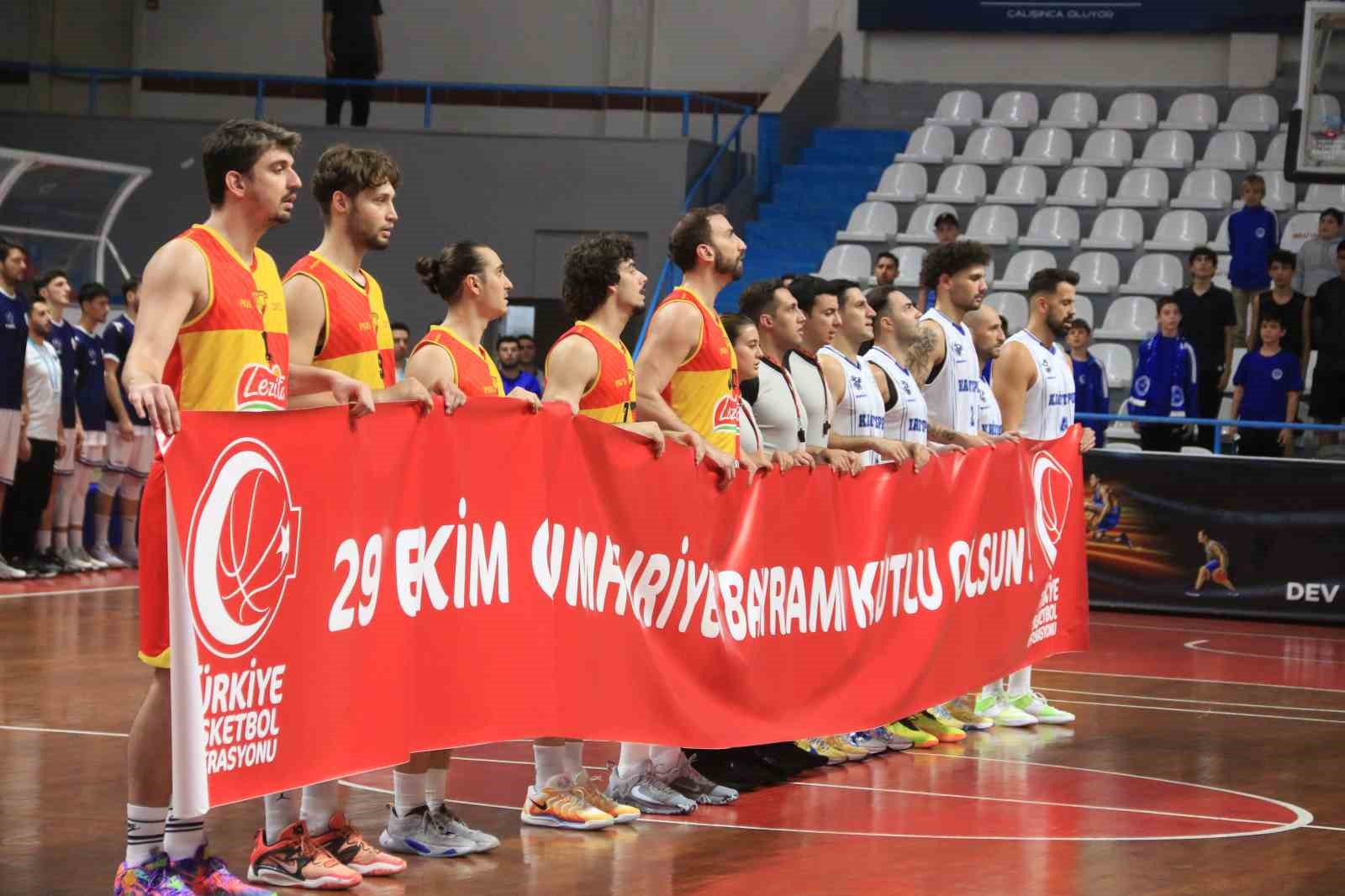Tb2L: Kocaeli̇ Bşb Kağıtspor: 58 - Göztepe: 54