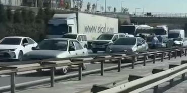 Tem Otoyolunda 7 Araç Zi̇nci̇rleme Kazaya Karıştı: 4 Yaralı