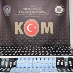 temde-bir-aracta-140-adet-kacak-cep-telefonu-ele-gecirildi-6wbZuueS.jpg