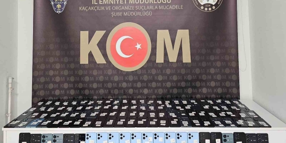 TEM’de bir araçta 140 adet kaçak cep telefonu ele geçirildi