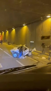 Tıra Çarpan Otomobi̇l Kağıt Gi̇bi̇ Ezi̇ldi̇, Sürücü Ağır Yaralandı