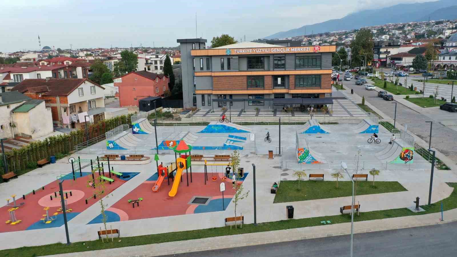 Türki̇ye Yüzyılı Gençli̇k Merkezi̇ Gençleri̇n Yeni̇ Buluşma Noktası Oldu