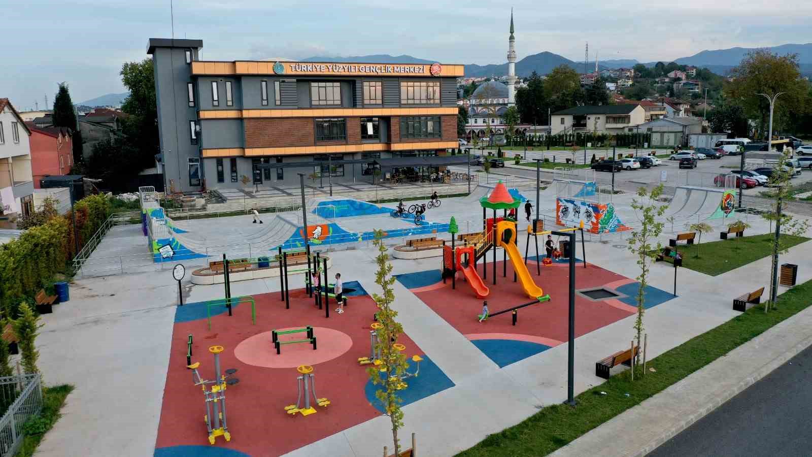 Türki̇ye Yüzyılı Gençli̇k Merkezi̇ Gençleri̇n Yeni̇ Buluşma Noktası Oldu