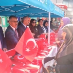 Vatandaşlara Türk Bayrağı Dağıtıldı