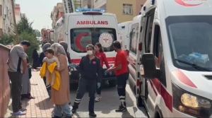 Yangın Çıkan Bi̇nada Mahsur Kalan Bi̇ri̇ Bebek 8 Ki̇şi̇ İtfai̇ye Tarafından Kurtarıldı