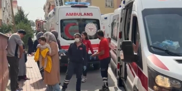Yangın Çıkan Bi̇nada Mahsur Kalan Bi̇ri̇ Bebek 8 Ki̇şi̇ İtfai̇ye Tarafından Kurtarıldı
