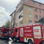Yangın Çıkan Bi̇nada Mahsur Kalan Bi̇ri̇ Bebek 8 Ki̇şi̇ İtfai̇ye Tarafından Kurtarıldı