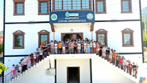 yaslari-kucuk-ama-hepsi-universite-ogrencisi-M5SGc4AB.jpg