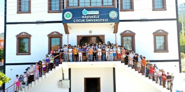 yaslari-kucuk-ama-hepsi-universite-ogrencisi-M5SGc4AB.jpg