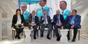 baskan-buyukakin-cop29da-dip-camurunu-anlatti-xW5bUFud.jpg