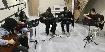 dilovasinda-muzik-kurslari-ilgi-odagi-oldu-S3nEsLyF.jpg