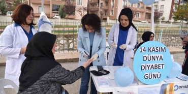 diyabet-farkindaligi-icin-kan-sekeri-kontrolu-YQjCTjDG.jpg