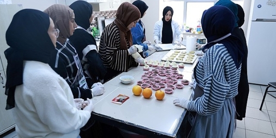 Geleceğin anneleri mutfakta becerilerini sergiledi