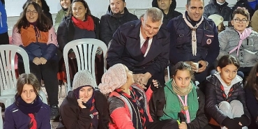 golcuk-belediye-baskani-ali-yildirim-sezer-aksigin-izci-kampinda-golcuk-belediyesi-izcileri-ile-bir-GSVe5h8Y.jpg