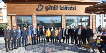 gonul-kahvesinin-ozel-garsonlari-bXwrhWbC.jpg