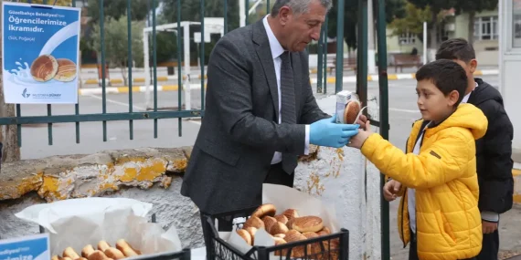 İzmir Güzelbahçe’den çocuklara okul sürprizi