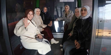 kadin-ciftciler-teleferikle-essiz-deneyim-yasadi-U6AcZgr8.jpg