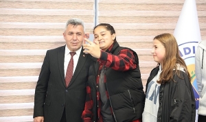 kandira-sehit-yavuz-sonat-guzel-mesleki-ve-teknik-anadolu-lisesi-ogrencilerinden-baskan-olmeze-ziyaret-LYweLOhV.jpg